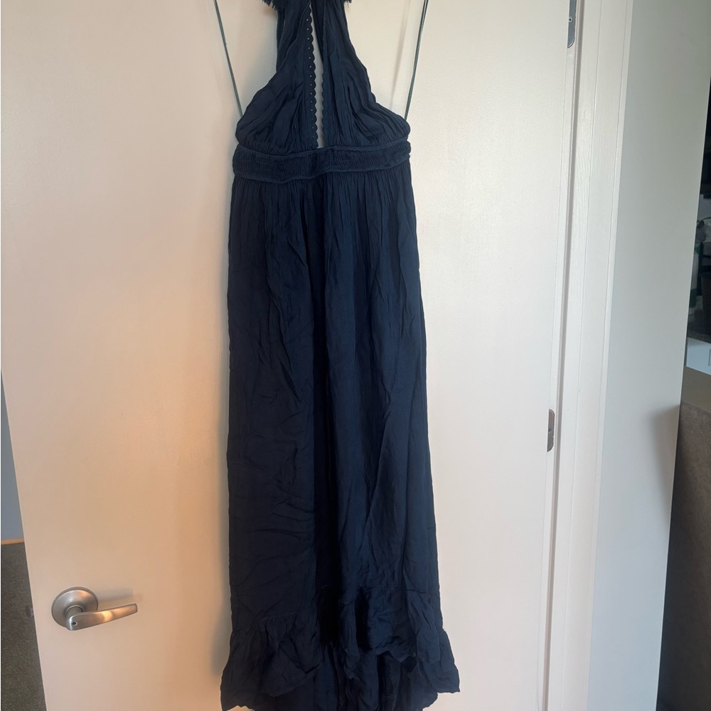 Elegant Blue Maxi Dress with Textured Fabric - Picture 4 of 8